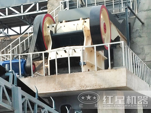 湖南某豆石破碎加工现。捍ζ苹