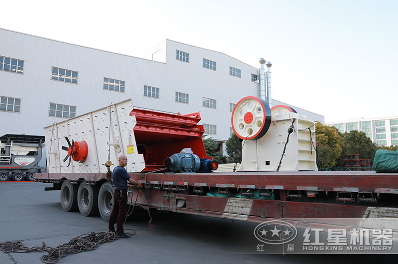 250x1000细颚破碎机装车、发货